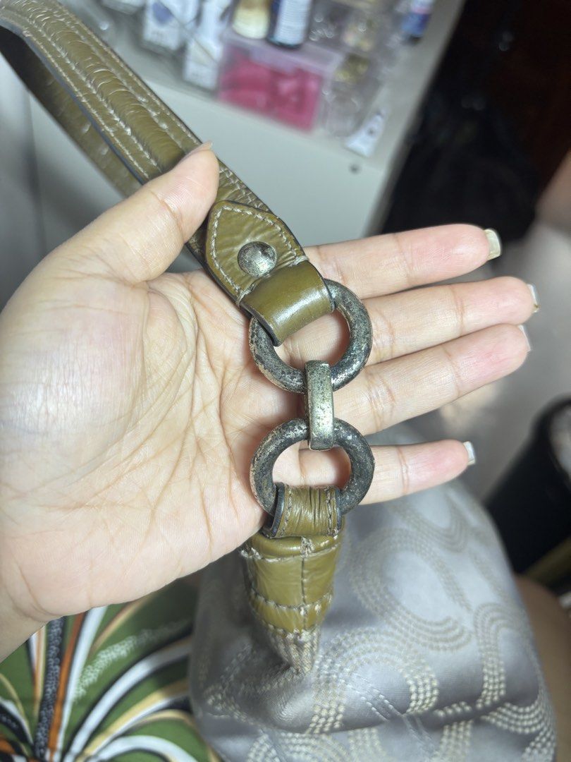 Coach Ashley Dotted Op Art Hobo Bag (Category: Luxury Bags & Wallets) located in Las Pinas. Submitted by blushbloom_cat (Listing ID 1466492857, Image 3). Description: OG Coach Ashley Dotted Op Art Hobo Bag Vintage bag pwede sa madiskarte to lagyan nyo na lang ng twilly scarf sa handle or ipa repainted nyo na lang kasiokay nman ang handle🌸💖.
