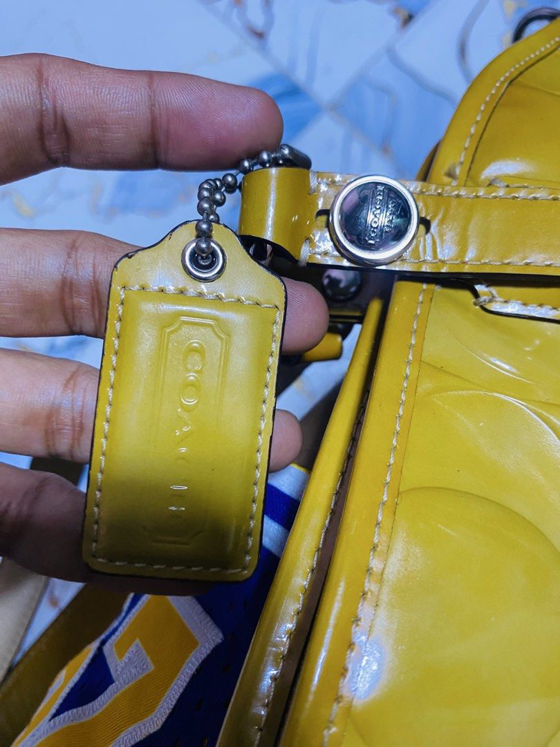 Coach Bag (Category: Luxury Bags & Wallets) located in Caloocan City. Submitted by luxurymurayta888 (Listing ID 1466385208, Image 2). Description: free ship.