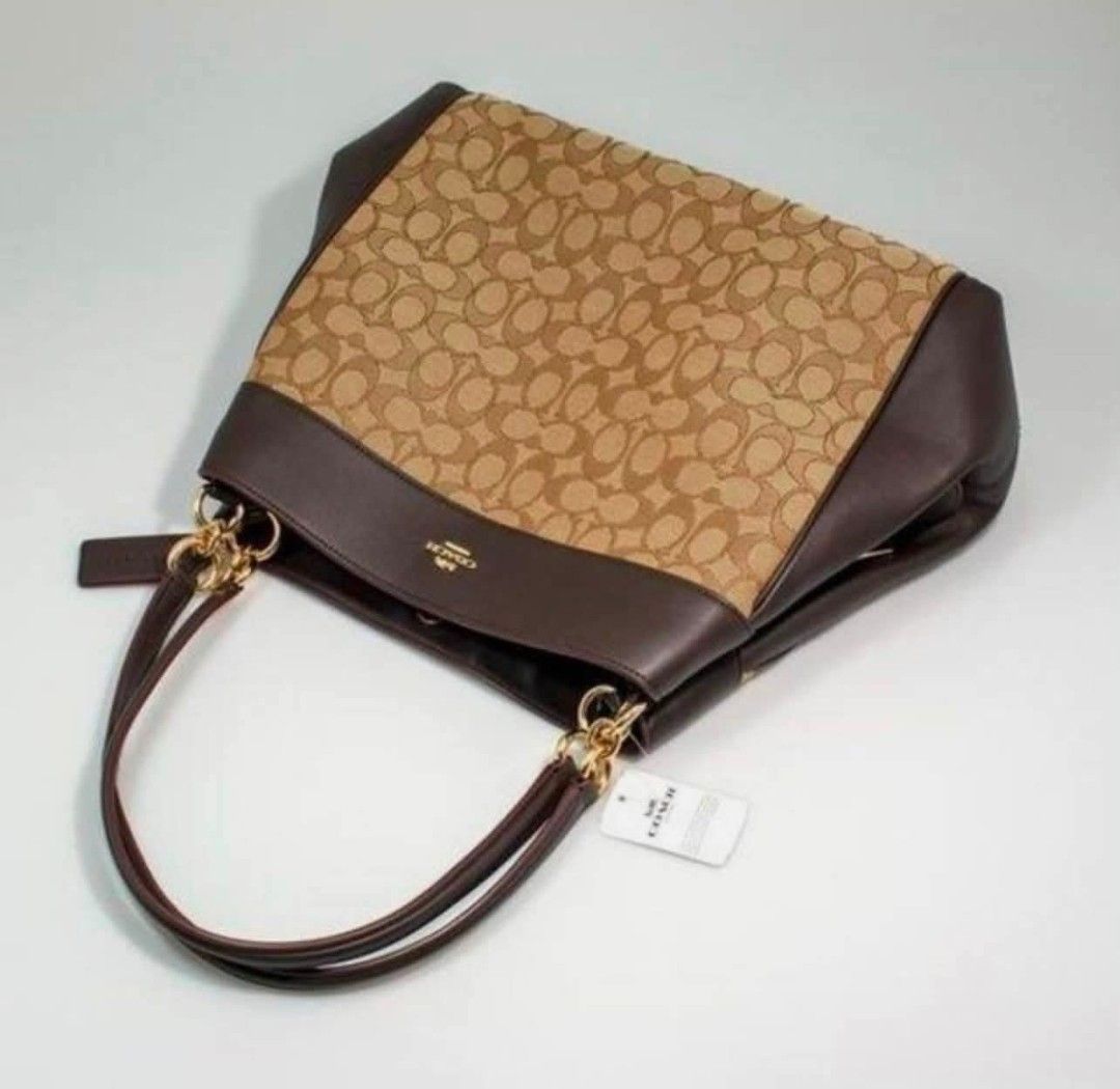COACH BAG (Category: Shoulder Bags) located in Manila. Submitted by mscarmi08 (Listing ID 1466465252, Image 2). Description: 💯 AUTHENTIC NO ISSUE!.