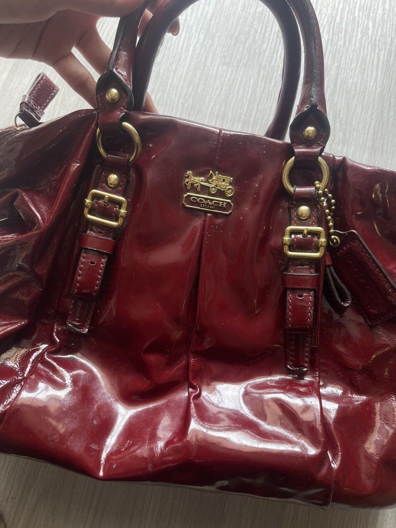 COACH BAG (Category: Luxury Bags & Wallets) located in Dipolog. Submitted by chicsclosett (Listing ID 1466499183, Image 2). Description: -all good inside the bag -minimal issues, check pictures.