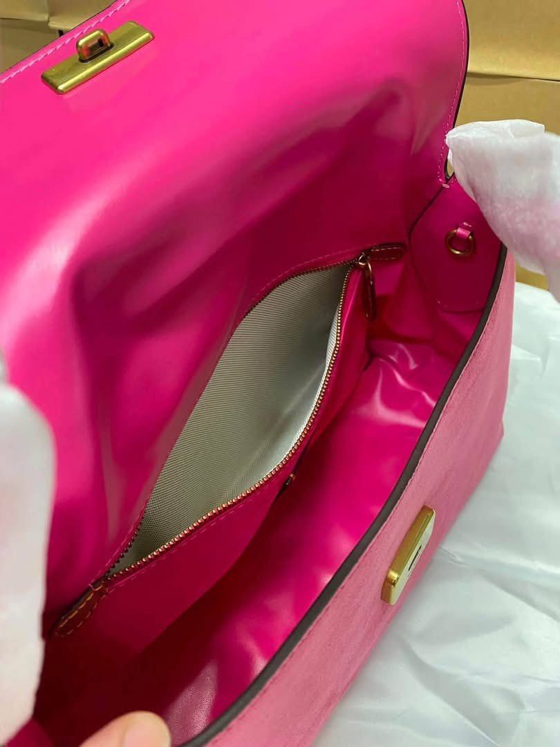 Coach Chelsea 🩷 (Category: Luxury Bags & Wallets) located in Las Pinas. Submitted by yhn_boutique (Listing ID 1466420264, Image 3). Description: Actual pic posted Lalamove ready Complete inclusion Dm .