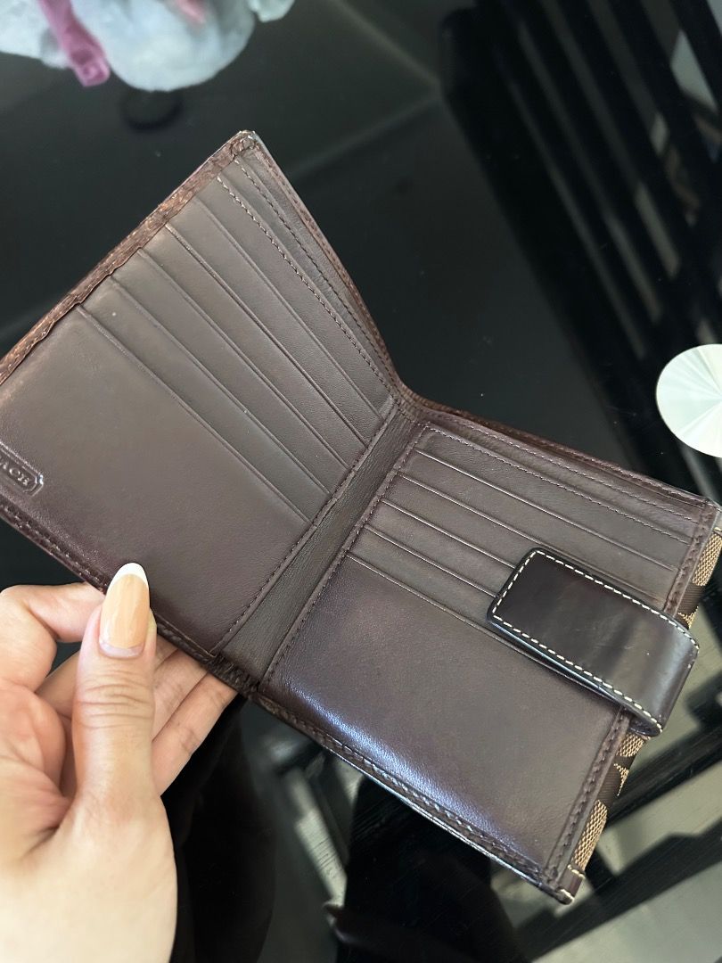 Coach Choco Brown Wallet (Category: Purses & Pouches) located in Dagupan City. Submitted by emmanreyes (Listing ID 1466360661, Image 2). Description: .