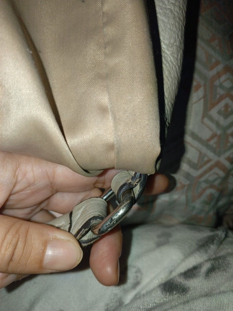 coach hobo (Category: Shoulder Bags) located in Tanauan. Submitted by tyrone4 (Listing ID 1466549313, Image 3). Description: you can see the picture and you need to restore the bag coded coach bag 2014 manufactured.
