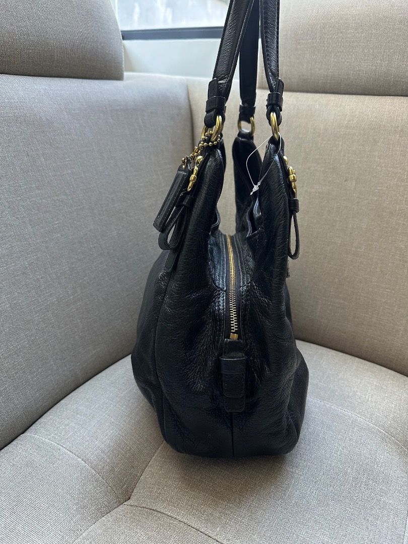 Coach Madison Maggie (Category: Shoulder Bags) located in Dagupan City. Submitted by emmanreyes (Listing ID 1466360236, Image 3). Description: .