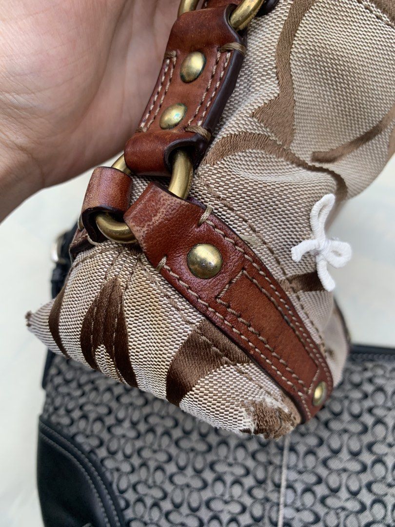 Coach Mini Carly (Category: Shoulder Bags) located in Bayombong. Submitted by declutterbyriri (Listing ID 1465280836, Image 3). Description: PLEASE READ BEFORE BUYING🤎🤎 - rubs sa lips (it’s really a common issue ng carly) meron din sa edge - nashanggal pala yung patch sa gitna - faded gold hardware - needs wash - bought it for 2.1k din and only worn twice - THIS IS NOT FOR MASELAN .