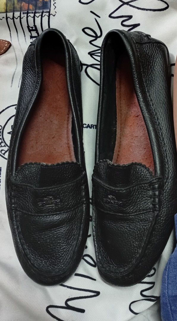COACH Odette Leather Lloafers (Category: Sneakers & Footwear) located in Manila. Submitted by kieerrrand52852 (Listing ID 1466437938, Image 2). Description: PRELOVED Lightly Used WellUsed Authentic COACH ODETTE BLACK LEATHER LOAFERS /SLIP ON FLATS Size 38 24-24.5 CM - Color: Black with brown interior lining - Material: Soft textured leather upper, flat rubber soles - Design: Slip-on style, classic penny keeper strap, debossed Coach logo on the fr