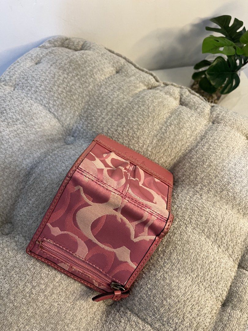 Coach Optic Pink Mini Wallet (Category: Luxury Bags & Wallets) located in Manila. Submitted by 4usis (Listing ID 1466386349, Image 3). Description: Details on ig: @fooryousis.