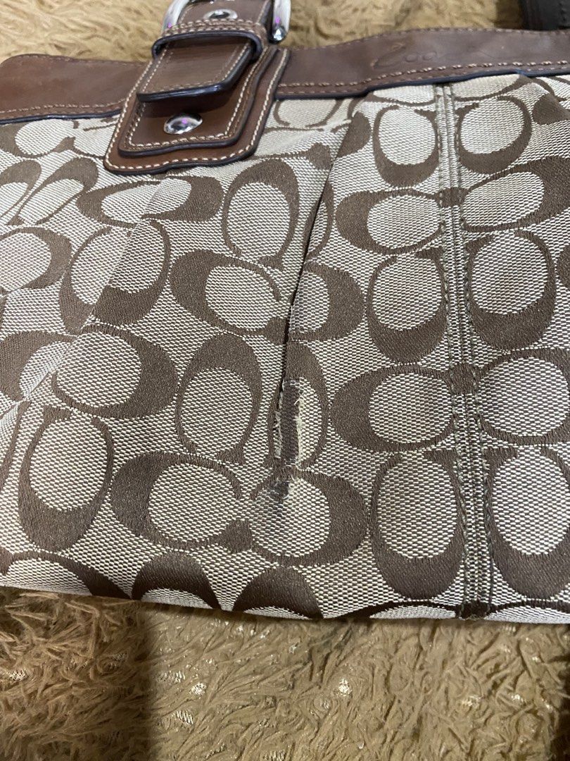 Coach Pleated Tote (Category: Luxury Bags & Wallets) located in Bocaue. Submitted by marinamae51145 (Listing ID 1466558937, Image 3). Description: -with rubs -see all pics.
