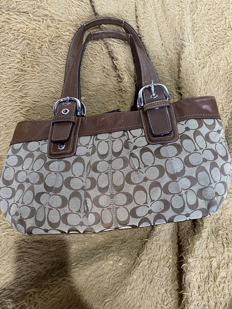 Coach Pleated Tote (Category: Luxury Bags & Wallets) located in Bocaue. Submitted by marinamae51145 (Listing ID 1466558937, Image 2). Description: -with rubs -see all pics.