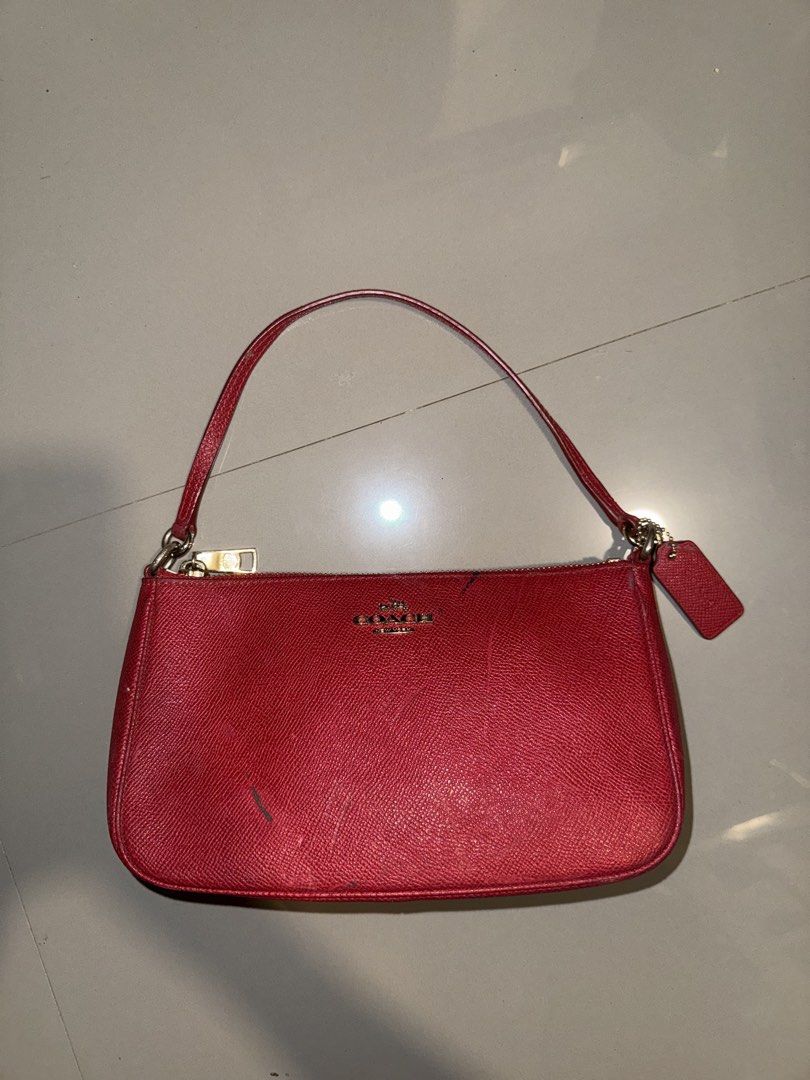 COACH RED KILI BAG (Category: Shoulder Bags) located in Silang. Submitted by purecat-04caea (Listing ID 1466466082, Image 1). Description: SELLING MY PERSONAL USE COACH BAG RED KILI BAG ISSUES IN THE PHOTOS SELLING LOW NEGO .