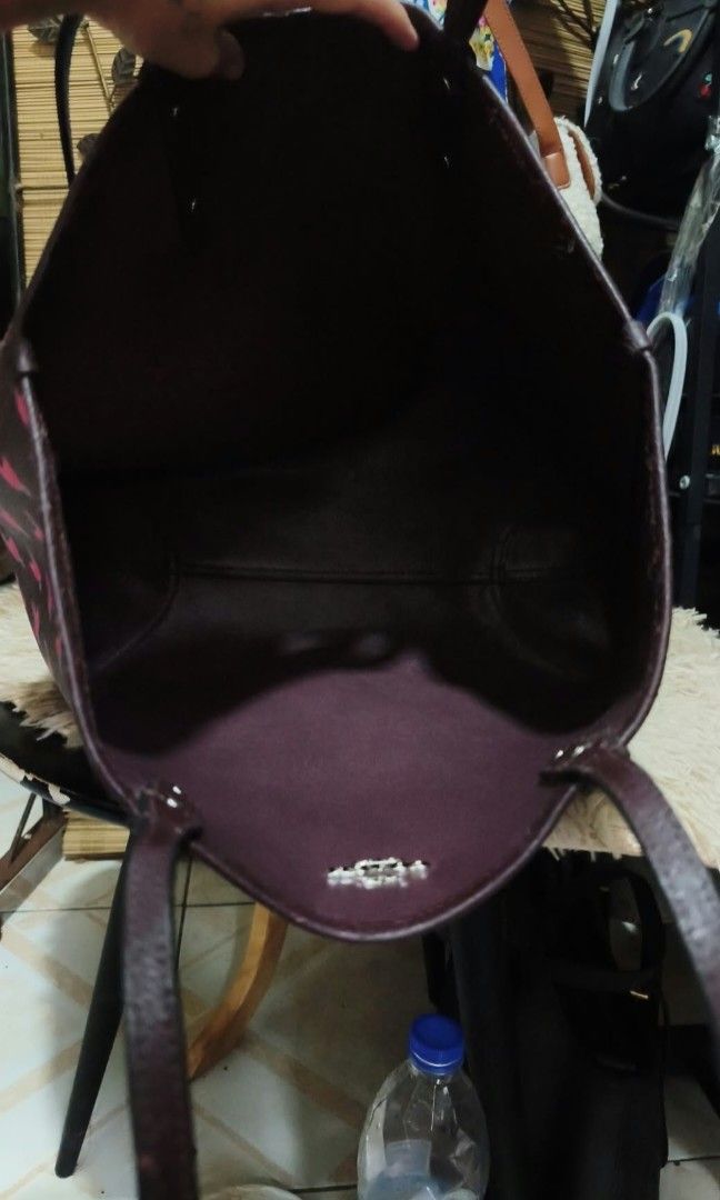 Coach reversible (Category: Tote Bags) located in San Juan City. Submitted by bellarina05 (Listing ID 1466475909, Image 3). Description: About this item : Condition : Pre-owned,Good cond. Quantity : 1 available Shape : Square Occasion :Business, Casual, Formal, Party/Cocktail, Travel. Item description from the seller Coach Burgundy/Oxblood Reversible City Tote With Flying Bird Print..