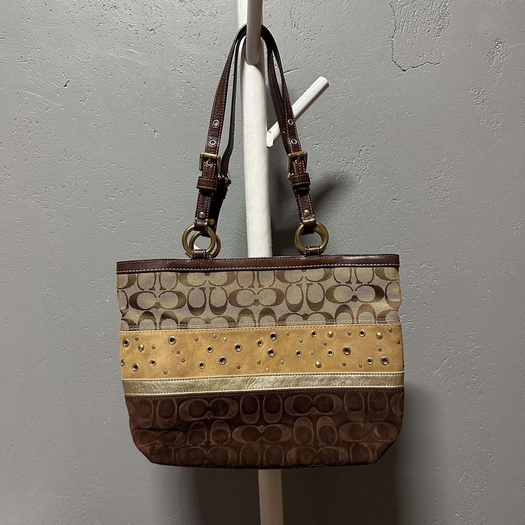 Coach Signature Patchwork Mini Tote Y2K (Category: Luxury Bags & Wallets) located in Butuan. Submitted by ragscurations (Listing ID 1466502364, Image 1). Description: In excellent condition No major flaws What u see is what you get Very presentable and wearable Negotiable .