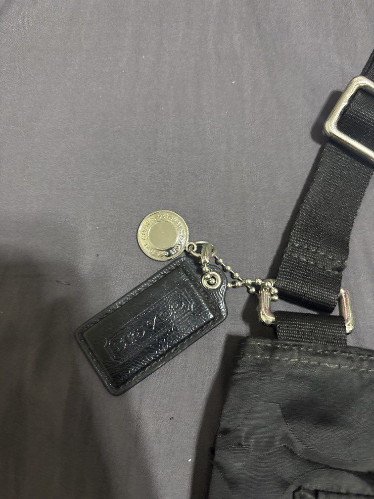 Coach Sling Bag (Category: Luxury Bags & Wallets) located in Cavite. Submitted by owsssss (Listing ID 1466472496, Image 3). Description: .