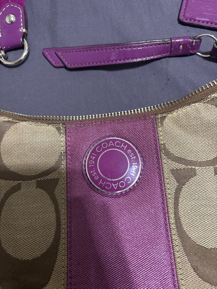 Coach Sling Bag (Category: Luxury Bags & Wallets) located in Cavite. Submitted by owsssss (Listing ID 1466473176, Image 2). Description: .