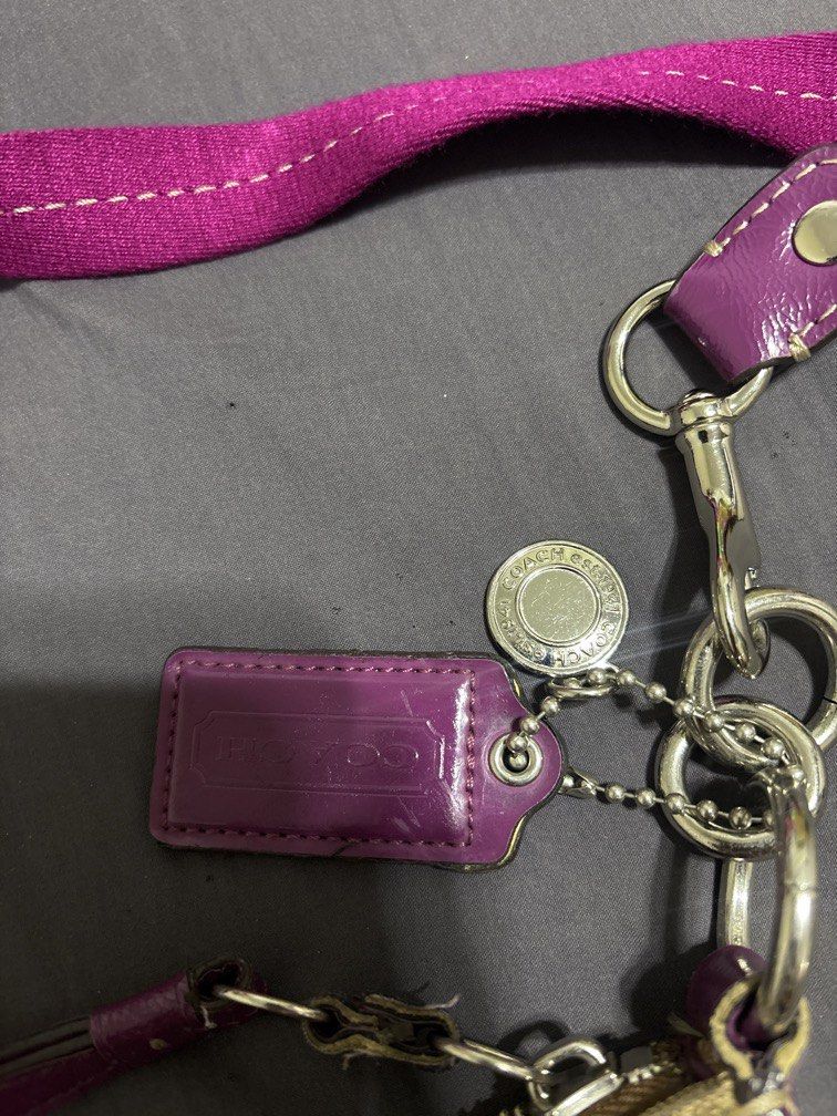 Coach Sling Bag (Category: Luxury Bags & Wallets) located in Cavite. Submitted by owsssss (Listing ID 1466473176, Image 3). Description: .