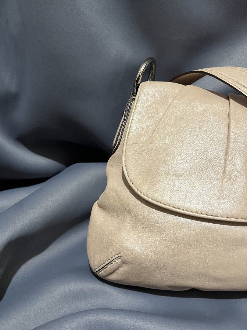 Coach Soho Killybag (Category: Luxury Bags & Wallets) located in Davao. Submitted by harryybane90592 (Listing ID 1466423875, Image 2). Description: .