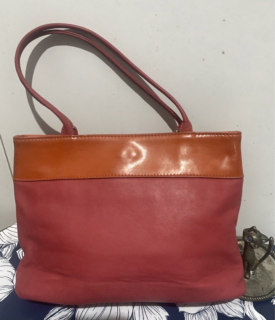 Coach Vintage Pink MINI /KILI Bag (Category: Tote Bags) located in Antipolo. Submitted by lilhermes (Listing ID 1466445122, Image 2). Description: Maliit po ito, pwede hand bag or kili bag Wide: 9 inches Height: 6.5 inches Fit any size of phone and long wallet No Major Flaws.