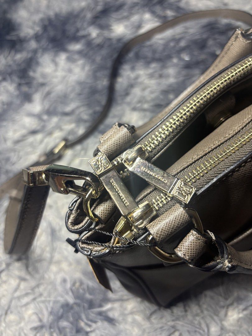 Coccinelle (Category: Cross-body Bags) located in Legazpi City. Submitted by thesource052 (Listing ID 1466494568, Image 3). Description: Coccinelle Two way crossbody bag Width: 9” inches Length: 7” inches Still in very good condition . No major issues Authentic .