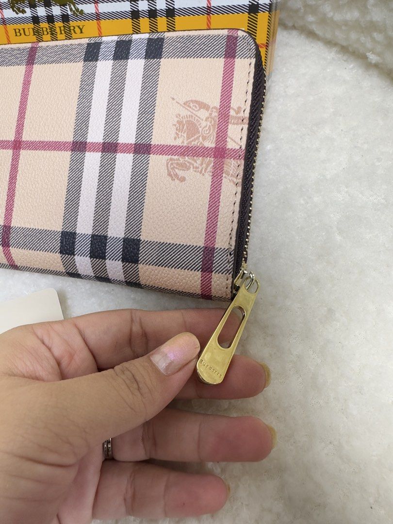 Coded Bb Long Wallet (Category: Wallets & Card holders) located in Binmaley. Submitted by amayscollections (Listing ID 1466370042, Image 3). Description: On sale Coded BB Long Wallet super ganda in person ses promise for only ₱450 for payment first add 70 for cash on delivery.