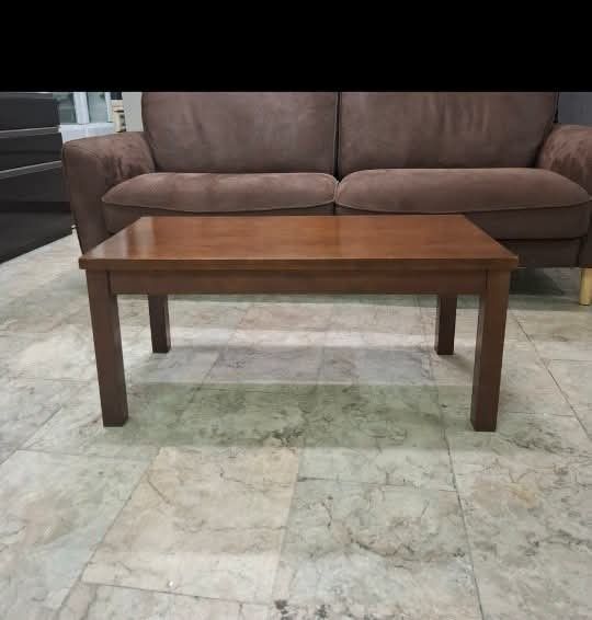 Coffee Center Table (Category: Tables & Sets) located in Quezon City. Submitted by dannikkishoppe2 (Listing ID 1466385719, Image 2). Description: Coffee Center Table ‼️₱2800‼️ Please manage your expectations as there might be minimal flaws. Color may vary due to lighting, it may appear darker or lighter in person. Check photos first before buying. Please refrain from purchasing if you are particular about USED items and imperfections. Thank you!.