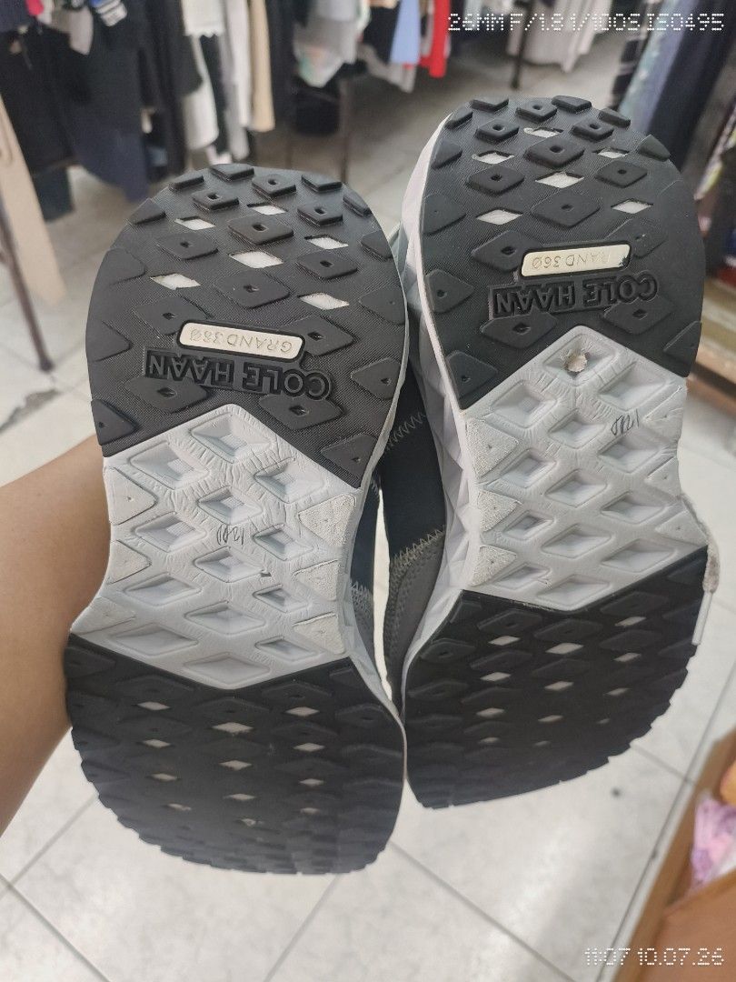 Cole haan grand 360 (Category: Casual Shoes) located in Lucena. Submitted by drygoooddzzz (Listing ID 1466392781, Image 2). Description: cole Haan grand 360 size 8.5 mens 2600+ sf good condition.