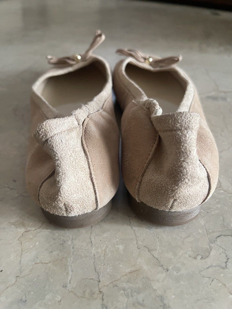 Cole Haan Suede Ballet Flats (Category: Flats & Sandals) located in San Juan City. Submitted by rike_ramirez (Listing ID 1466394864, Image 3). Description: Original and authentic, purchased in the USA Cole Haan Never used - Style: Suede ballet flats with slip-on design and elasticized topline - Color: Nude - Size: 5.5B - Origin: Made in India - Details: Small toe bow with metallic accent - EXCELLENT CONDITION, clean insoles and soles.