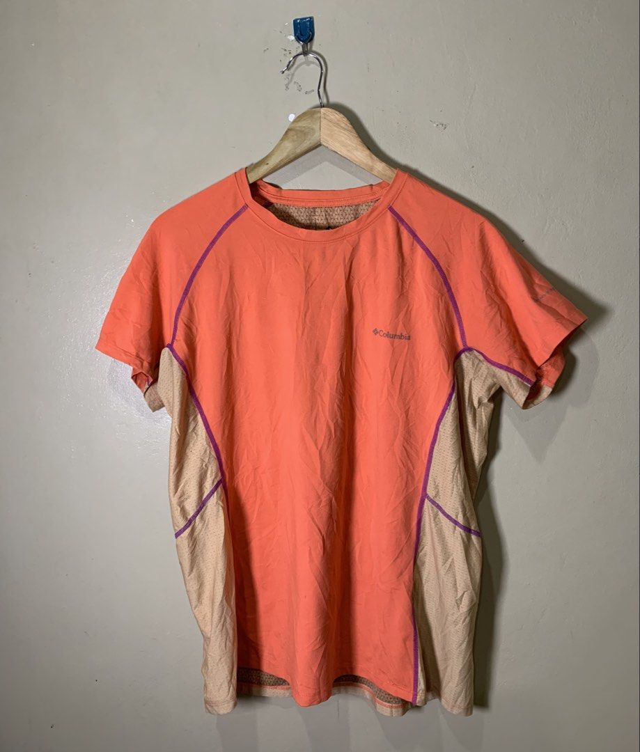 COLUMBIA tshirt (Category: Shirts) located in Molave. Submitted by mysticbird_38213e (Listing ID 1466487898, Image 2). Description: As new need wash Ganda pa nito madam Pang outdoor niyo po.
