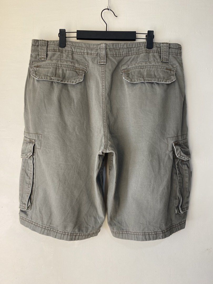COMPANY 81,Cargo shorts (Category: Shorts) located in Cavite. Submitted by jc_thrift95 (Listing ID 1466494085, Image 2). Description: - a pair of khaki or olive-green cotton cargo shorts featuring side flap pockets and a small logo patch on the lower left pocket. - Made in Bangladesh - L- 22 inch - W- 19 inch - Color rate 8/10 - See pictures details for dimes..