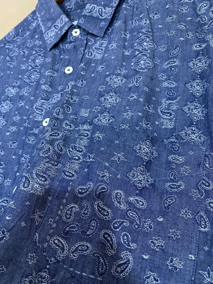 COP Bandana Printed Boxy Fit Button Up Polo (Category: Tshirts & Polo Shirts ) located in Cadiz. Submitted by davidspothead (Listing ID 1466364968, Image 3). Description: Fits Medium to Large Width 24.5" Length 28" front / 29.5" back Good as new.