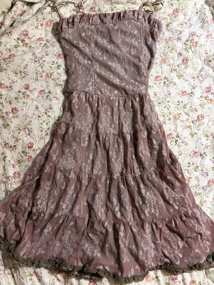 Cottagecore Vintage Dress (Category: Dresses) located in Muntinlupa City. Submitted by herellas0504 (Listing ID 1466510631, Image 1). Description: Cottagecore Vintage Dress Mine: ₱100 —————— small-med has lints, not noticeable, still in good condition.