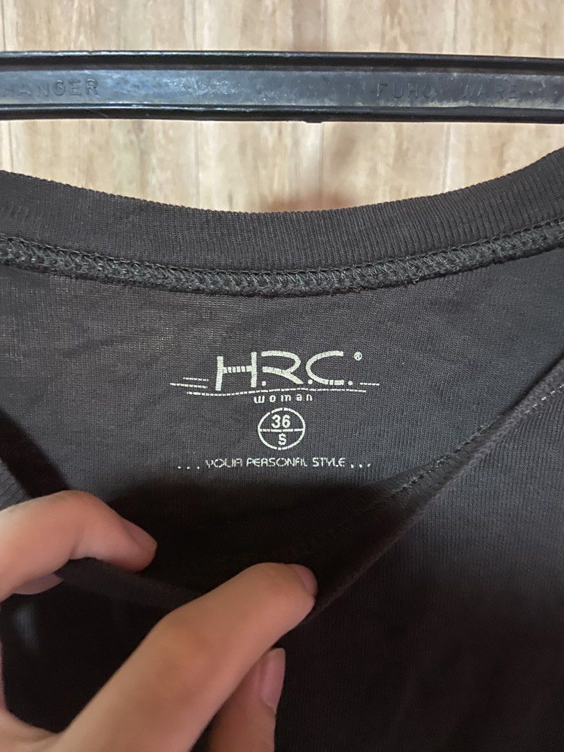 Cotton Black Long Sleeve (Category: Longsleeves) located in Angono. Submitted by peaichy (Listing ID 1466381793, Image 2). Description: - Brand: H.R.C. Woman - Color: Classic Black - Size: 36 (fits Small) - Material: 100% Cotton (Made in Bangladesh) - Design: Wide scoop neckline and small embroidered chest logo CHIC No stain.