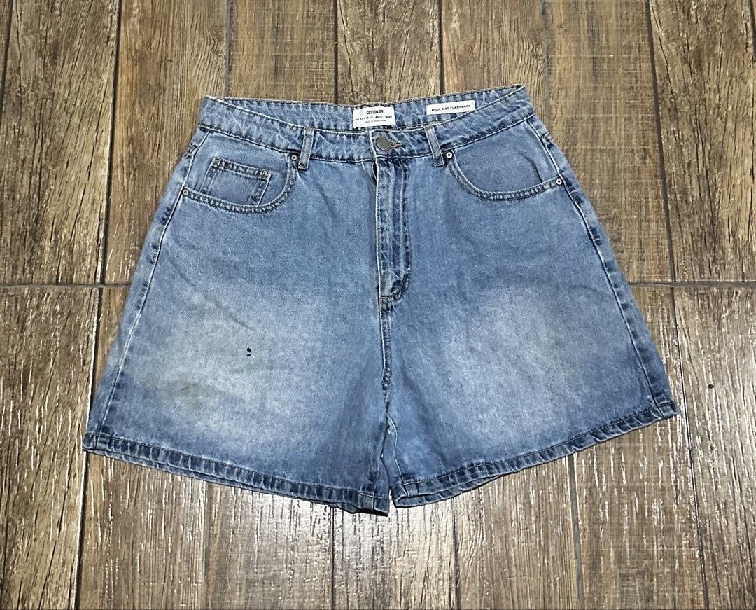 COTTON ON SHORTS (Category: Shorts) located in Manila. Submitted by urban.vintage (Listing ID 1466457295, Image 1). Description: ISSUE: NONE (NEED WASH) MOP :GCASH (NO COD) SHIP VIA: LALAMOVE & J&T LOCATION: PASIG CITY LENGTH: 17 WIDTH :30 HEM : 14.