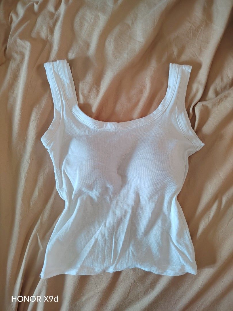Cotton tank top with built in bra (Category: Sleeveless) located in Mabalacat. Submitted by Jackikay.PreLoved (Listing ID 1466412651, Image 1). Description: - Size: XS-Semi med - Color: Classic White - Style: Scoop neckline, sleeveless ribbed tank - Comfort: Padded bra! Perfect for hot weathed para di na need mag bra - Material: Soft cotton-blend - Versatility: Perfect everydaywear.