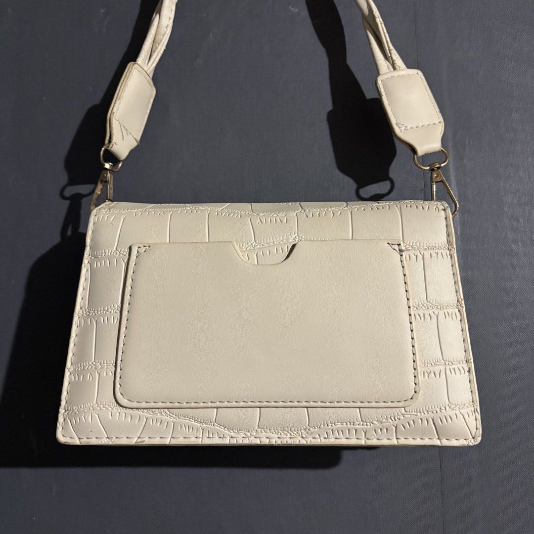 Cream Shoulder Bag (Category: Shoulder Bags) located in Tanjay. Submitted by febmarie (Listing ID 1466461995, Image 3). Description: .