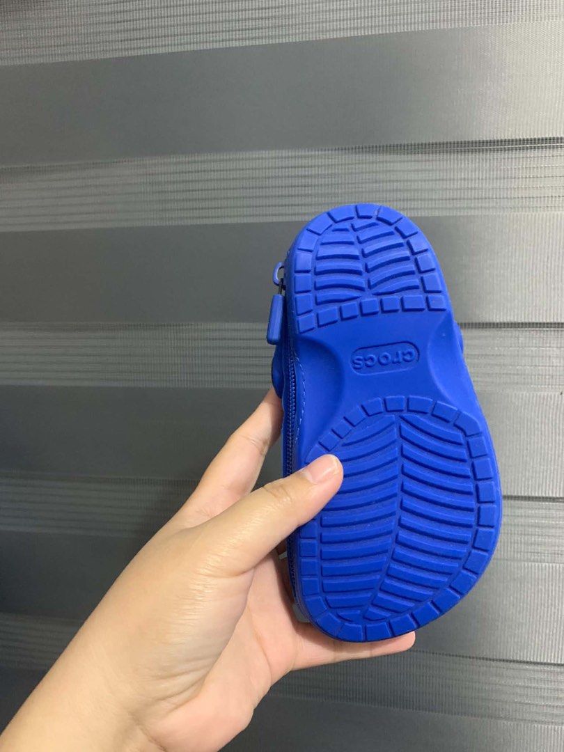 Crocs (Category: Purses & Pouches) located in Bacolod City. Submitted by sebastianc97758 (Listing ID 1466347247, Image 3). Description: preloved auth like new pouch/ bag charm.