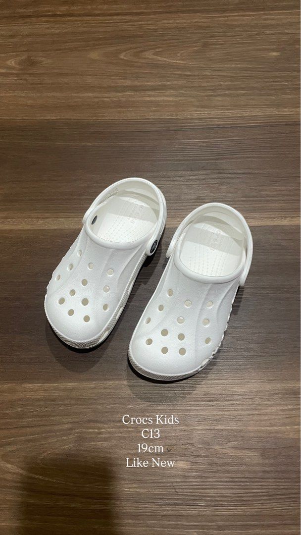 Crocs Kids C13 19cm White (Category: Babies & Kids Fashion) located in Bacolod City. Submitted by jmcercado (Listing ID 1466350365, Image 1). Description: - Item: White Kids' Crocs - Size: C13 (19cm measurement) - Condition: Excellent, very minimal wear with spotless soles - Features: Classic slip-on design, breathable ventilation holes, and pivoting heel strap - Ideal for: Everyday use, school, or playground days - Easy to clean and maintain.