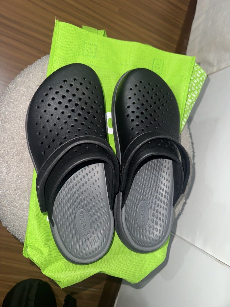 Crocs Literide Inmotion (Category: Dress Shoes) located in Quezon City. Submitted by sueijek (Listing ID 1466435622, Image 3). Description: - Size m8/w10 - Brand new, only fitted - With receipt - Original 4495 SRP RFS: Too big for me delivery via grab can do meet ups sm north/trinoma/glorietta.