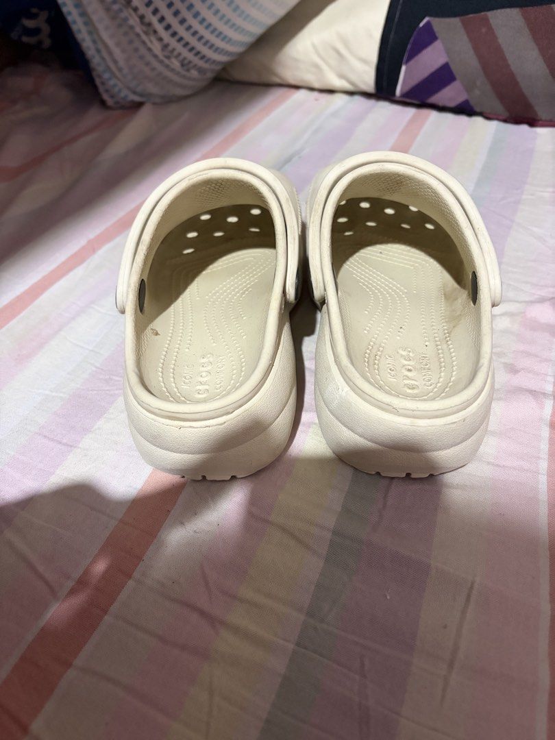 Crocs Platform Bone W4 /J3 (Category: Babies & Kids Fashion) located in Manila. Submitted by karms_kamil (Listing ID 1466421228, Image 2). Description: Crocs Platform Bone - W5 pero runsmall kaya W4 po yung actual size - J3 in kids Size - still in good condition - with minimal signs of usage - 💯 original bought in crocs store - negotiable.