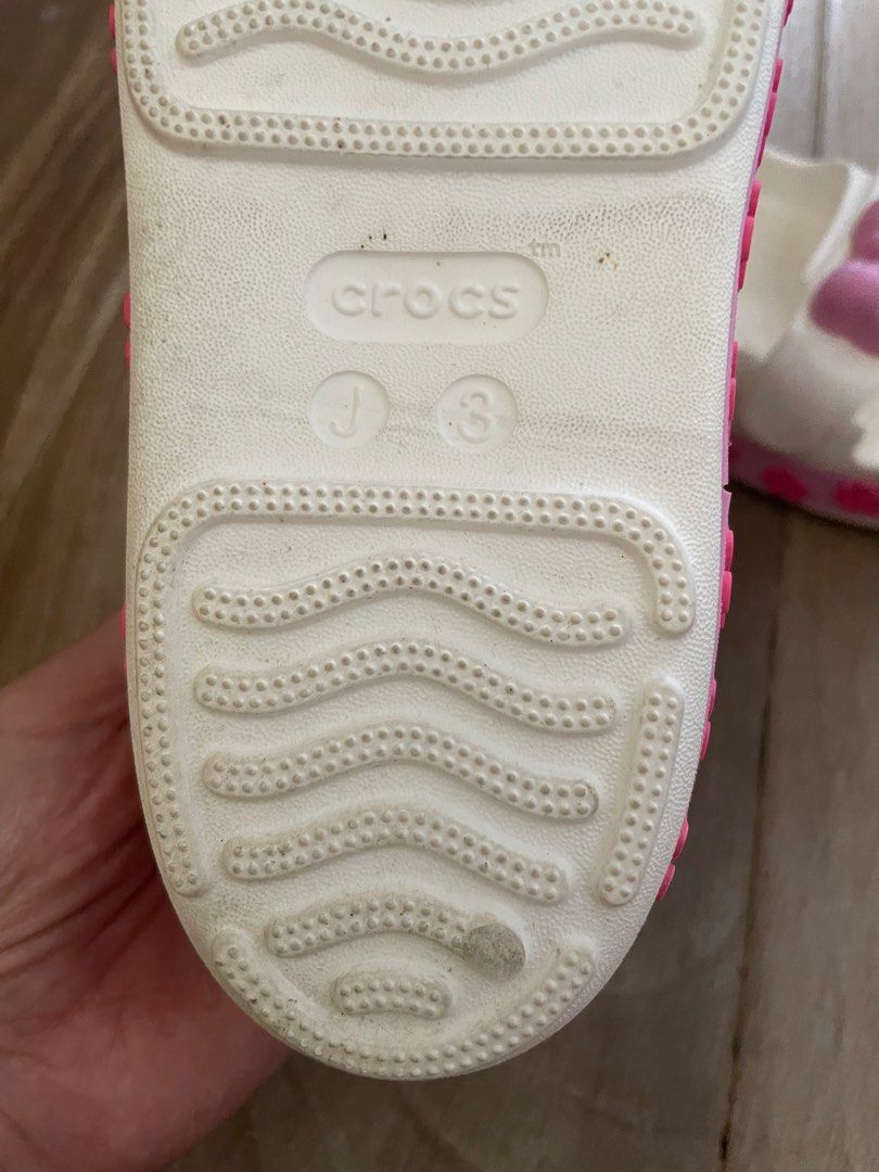 Crocs Sandals (Category: Babies & Kids Fashion) located in Manila. Submitted by kylaaaaa_ (Listing ID 1466357725, Image 3). Description: unused, was stored only bought from crocs store in sm batangas.