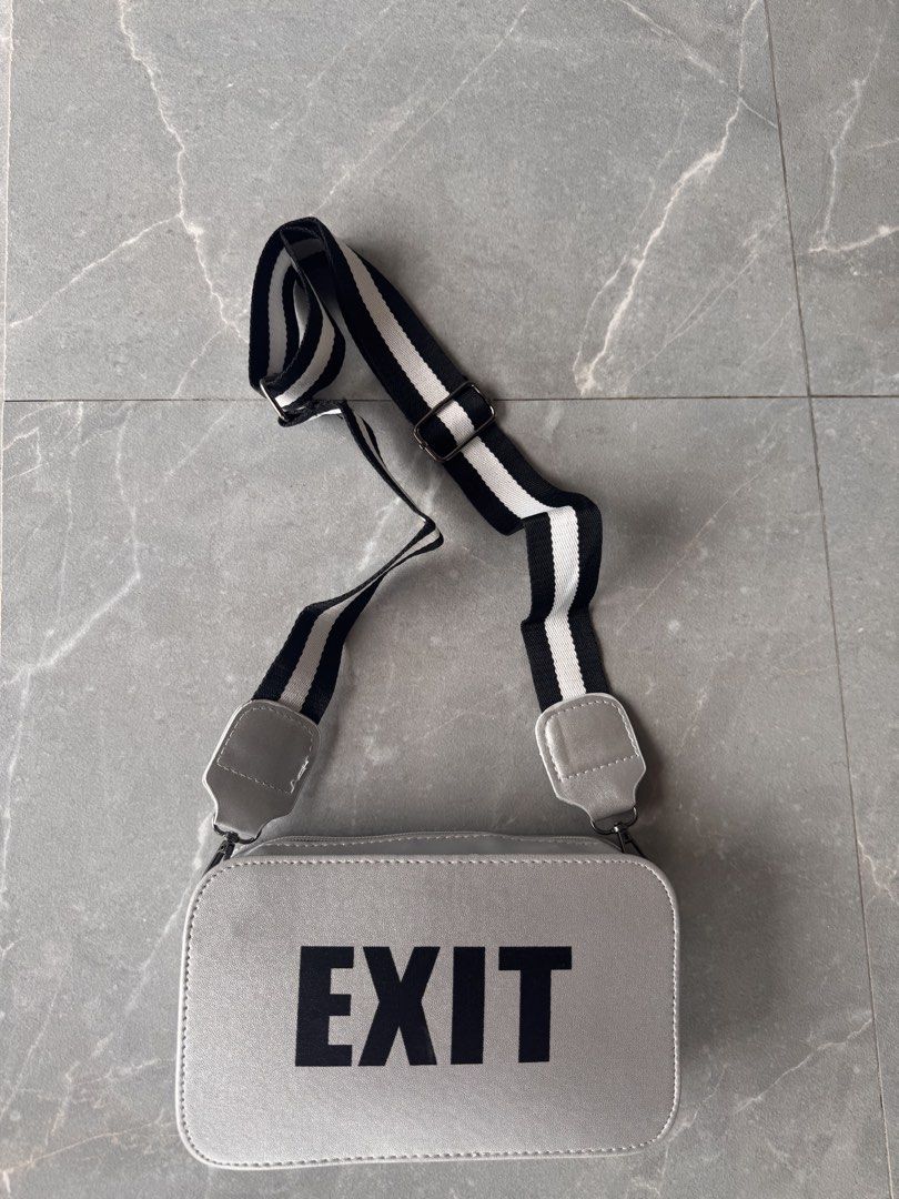 Cross Body Bag (Category: Cross-body Bags) located in Mexico. Submitted by hayascentph (Listing ID 1466435266, Image 1). Description: *Brand New & Sealed *Mode of payment Gcash/Maya Wallet *Delivery Fee to be shouldered by buyer *We ship Nationwide *Courier JNT or LBC cash on delivery, Cash on pick up in nearest LBC branch Need a new scent? Follow my Facebook page for perfume finds! Facebook Page: Haya Scent Carousell: hayascentph Operated by: Au