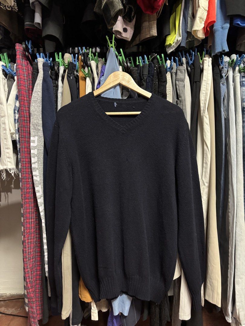 cut tag knitted longsleeve (Category: Coats, Jackets and Outerwear) located in Pila. Submitted by isabelasthriftclothes (Listing ID 1466484389, Image 1). Description: .