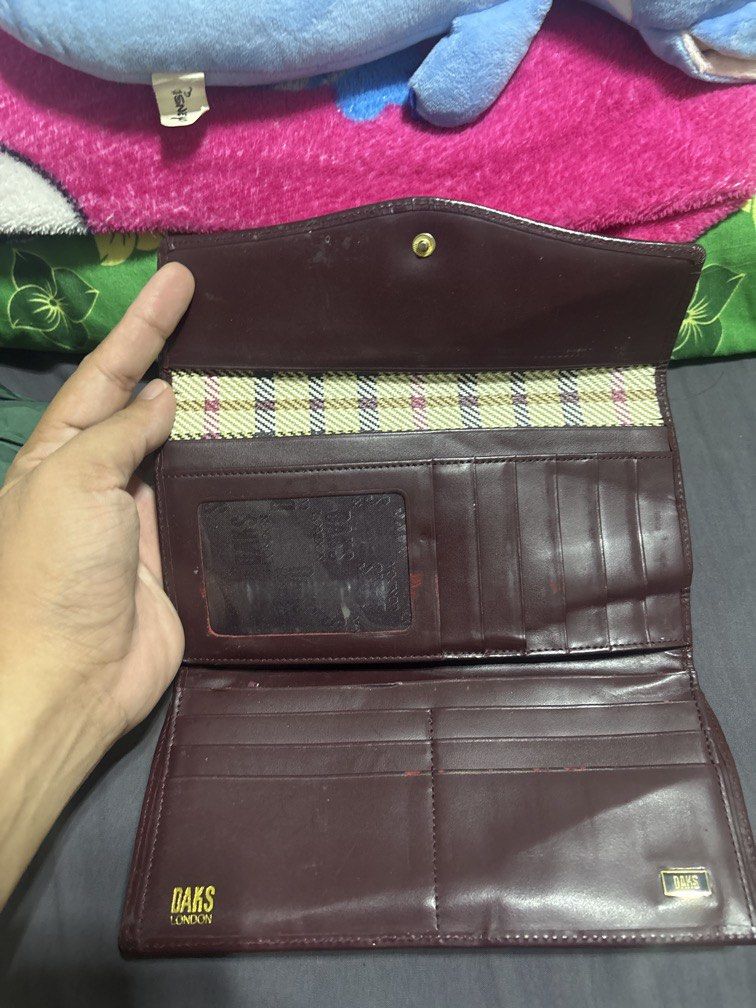 Daks Long Wallet (Category: Wallets & Card holders) located in Cavite. Submitted by owsssss (Listing ID 1466468695, Image 3). Description: .