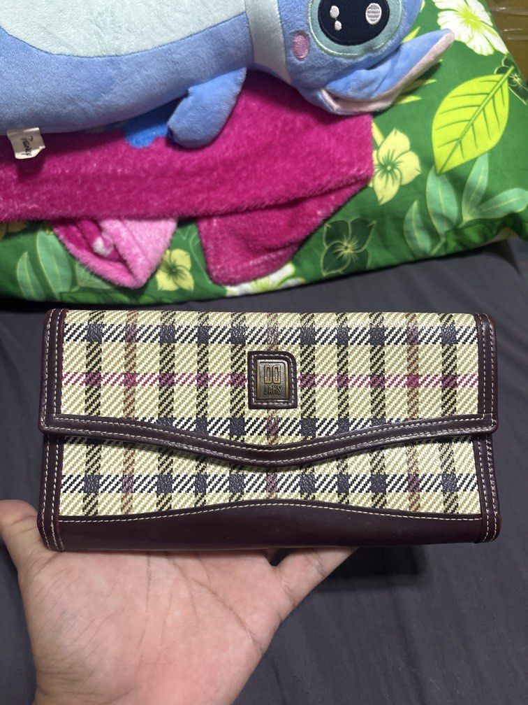 Daks Long Wallet (Category: Wallets & Card holders) located in Cavite. Submitted by owsssss (Listing ID 1466468695, Image 1). Description: .