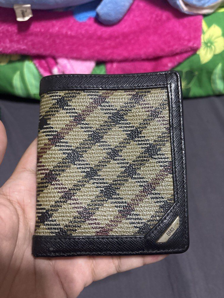 Daks Short Wallet (Category: Wallets & Card Holders) located in Cavite. Submitted by owsssss (Listing ID 1466468954, Image 1). Description: .