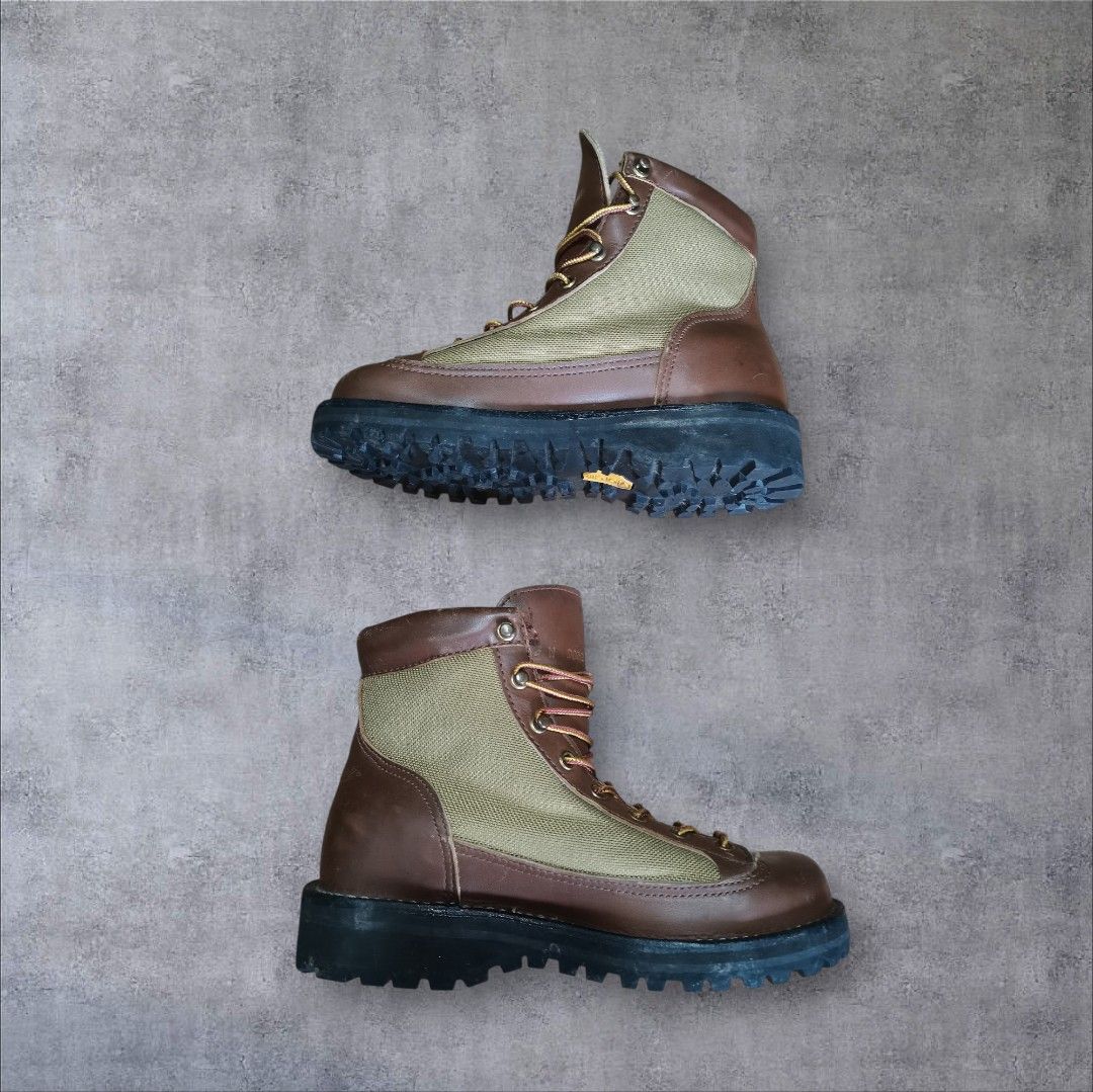 Danner light goretex waterproof boots (Category: Boots) located in Manila. Submitted by eagerbeaverph (Listing ID 1466454709, Image 3). Description: Danner light goretex waterproof boots vintage 80s 90s 30420 Vibram 148 kletterlift soles Size 5 women's vintage Danner Women's size 5 corresponds to an approximate foot length of 8.5 inches (21.6 cm) Signs of usage Please see detailed pics No inclusions.