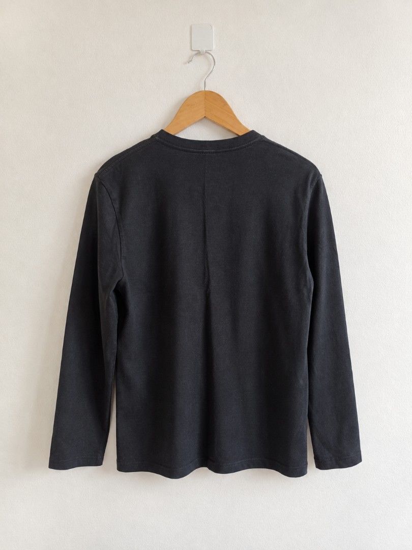 FREE with PURCHASE (Category: Longsleeves) located in Manila. Submitted by maxinesotto (Listing ID 1466481659, Image 2). Description: SIZE: small on tag.