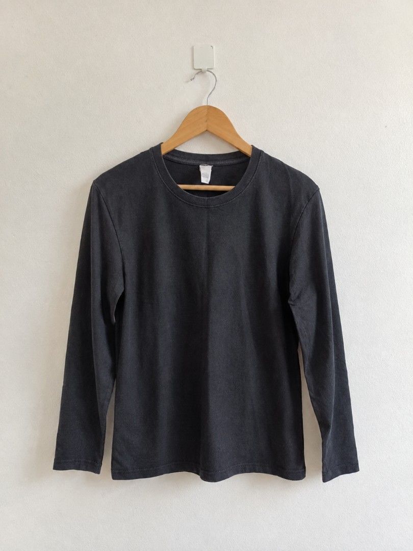 FREE with PURCHASE (Category: Longsleeves) located in Manila. Submitted by maxinesotto (Listing ID 1466481659, Image 1). Description: SIZE: small on tag.