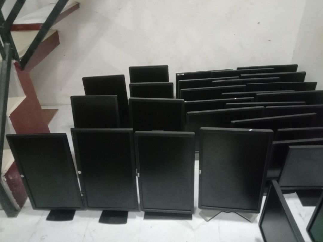 Dell and HP Computer Monitors Bulk Lot (Category: Desktops) located in Bulacan. Submitted by romil0704961168 (Listing ID 1466489122, Image 1). Description: - Brand: Dell and HP Compaq computer monitors - Condition: Tested and fully working (compatible with Windows 10) - Stand: Sturdy with full rotation for portrait or landscape setups - Ideal for: Office setups, multi-display workstations, and home offices - Availability: Bulk lot available (buy 