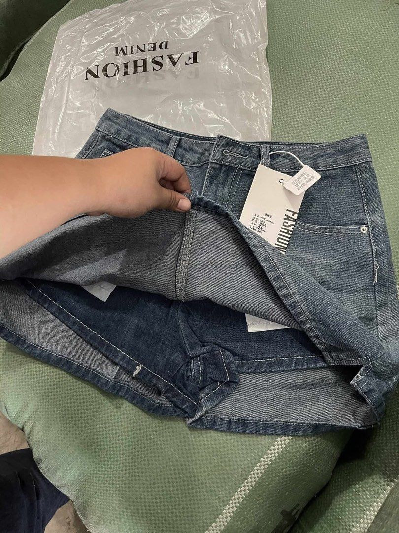 Denim Skort (Category: Shorts) located in Muntinlupa City. Submitted by romucollection (Listing ID 1466350902, Image 3). Description: Denim Skort Size: Medium (26-27 waistline) 📍Muntinlupa City.