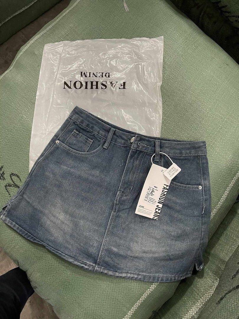 Denim Skort (Category: Shorts) located in Muntinlupa City. Submitted by romucollection (Listing ID 1466350902, Image 2). Description: Denim Skort Size: Medium (26-27 waistline) 📍Muntinlupa City.